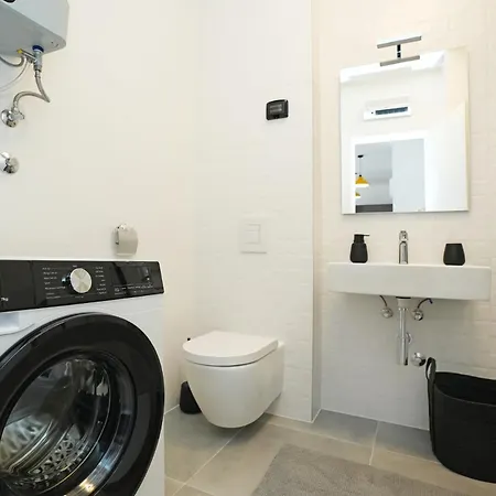 Patty 2 Modern And Brand New Close To The Center With Private Parking *