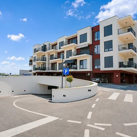 Patty 2 Modern And Brand New Close To The Center With Private Parking